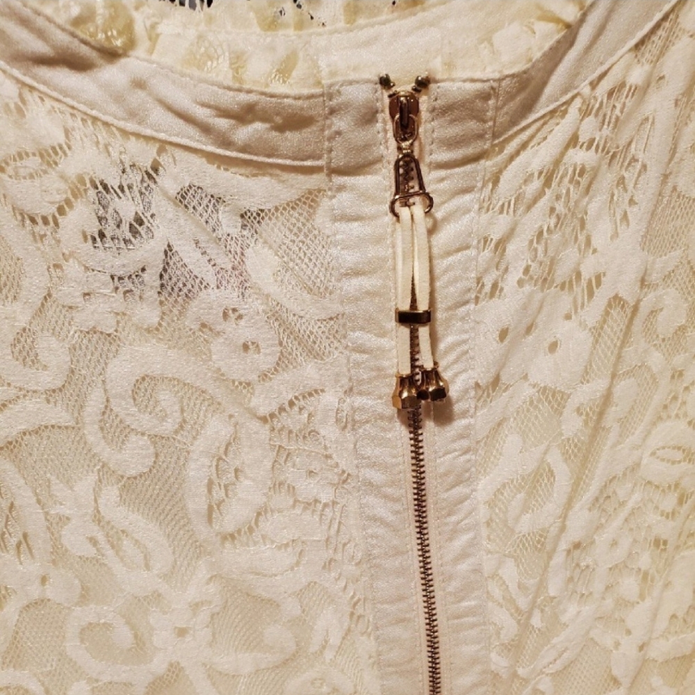 Ivory Lace Dress - Picture 3 of 5